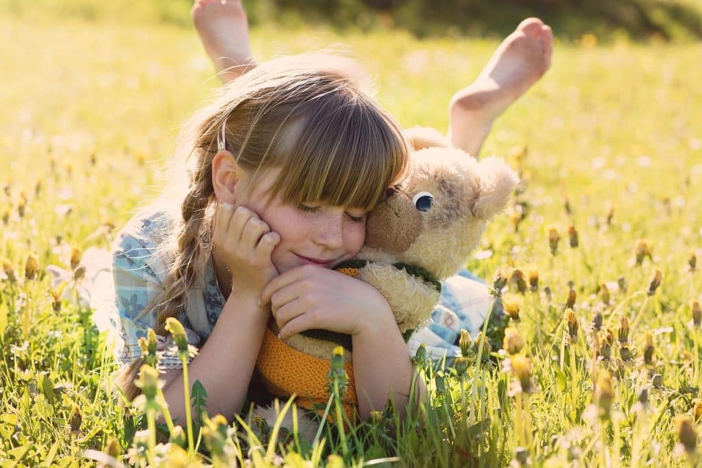 enfant-et-doudou